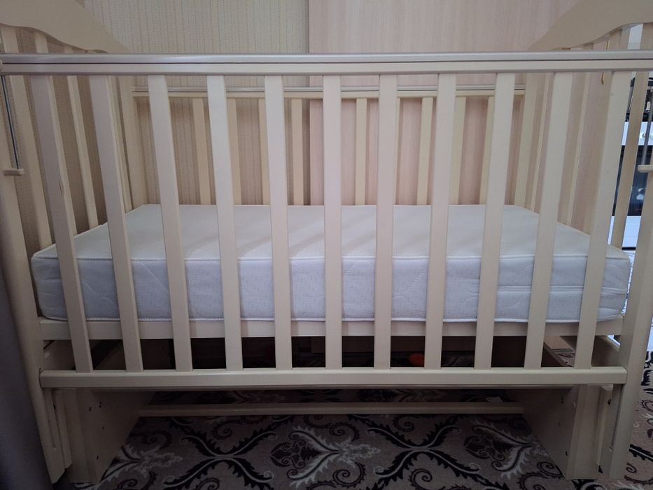 Продам срочно  кроватку