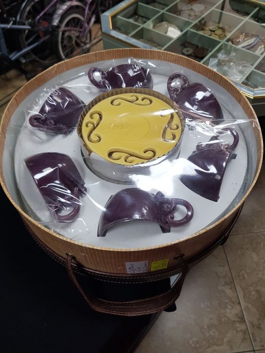 Сервиз с шест броя с чаши за кафе