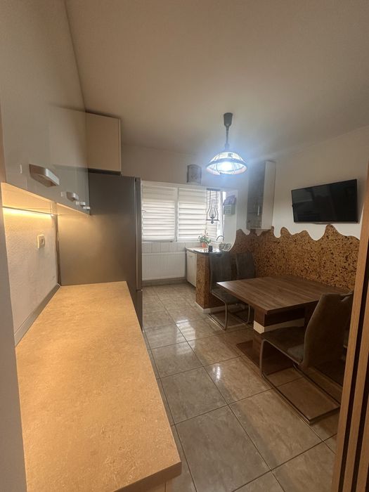 Vand apartament mobilat cu 3 camere, 2 bai, 65 mp, bloc PB, zona Decebal