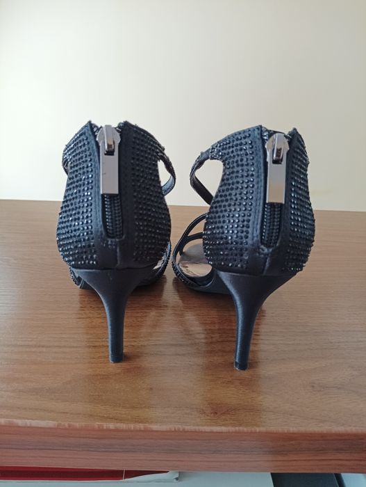 Чисто нови обувки,никога не са носени!