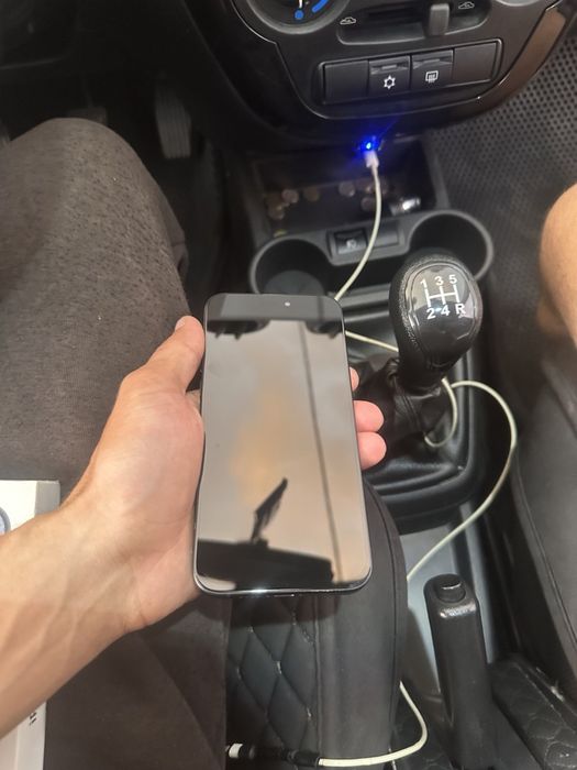 15 Pro Max 256 GB синего цвета.