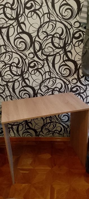 Компьютерный/письменный стол.