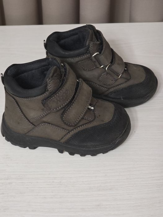 Продам обувь на 2 года