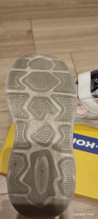 Кроссовки длядевочки 30 р Dr Kong