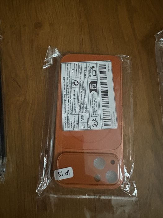 Vind folii si huse pentru iphone 13 si 16 plus