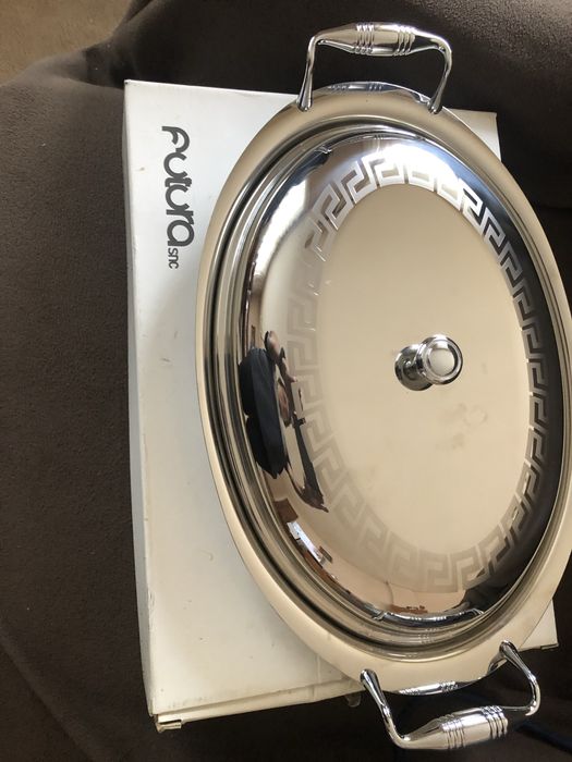 Съд за съхранение  и сервиране на топла храна