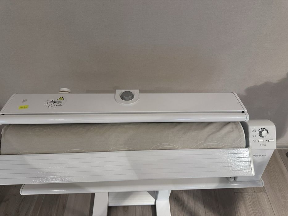 Гладачна машина Miele B995D