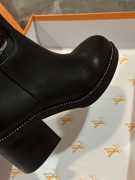 Louis vuitton cizme pana la genunchi