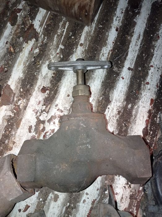 Продам краны на 50, бронзовые и чугунные