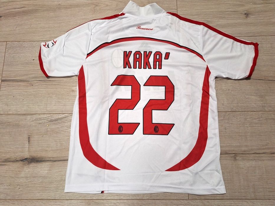 Футболна фланелка на Милан #Кака#22#ретро модел сезон 2006/2007!