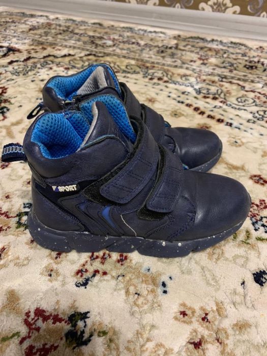 Продам детскую обувь