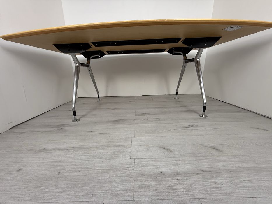 Офис конферентна и посетителска маса масивно дърво клен, обзавеждане