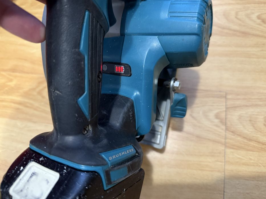 Ръчен Циркуляр Makita DHS680
