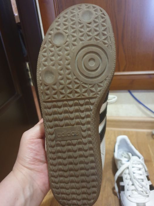 Продам кроссовки