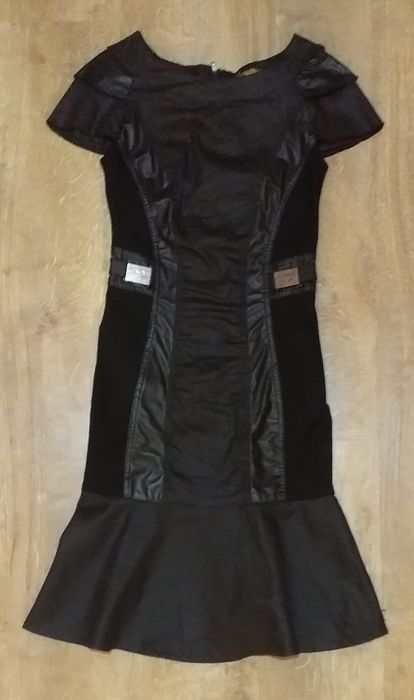 Елегантен дамски костюм, рокли и др.