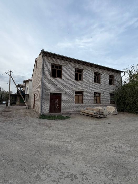 Продается земельный участок 7.16 соток с 2х этажным зданием 322кв.м