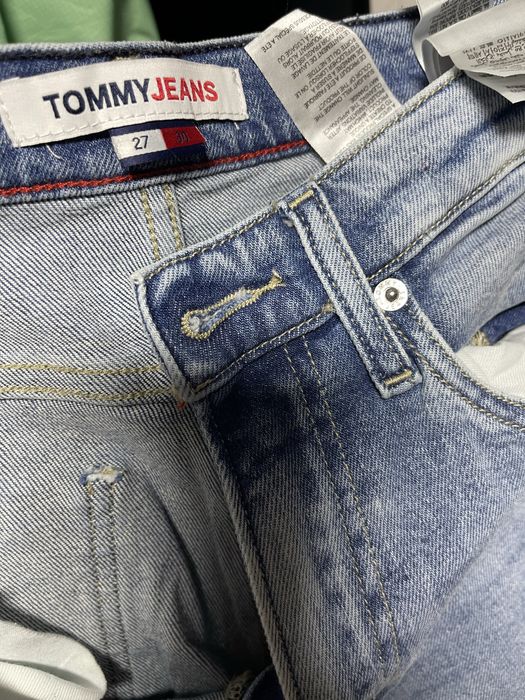 Blugi dama aproape noi