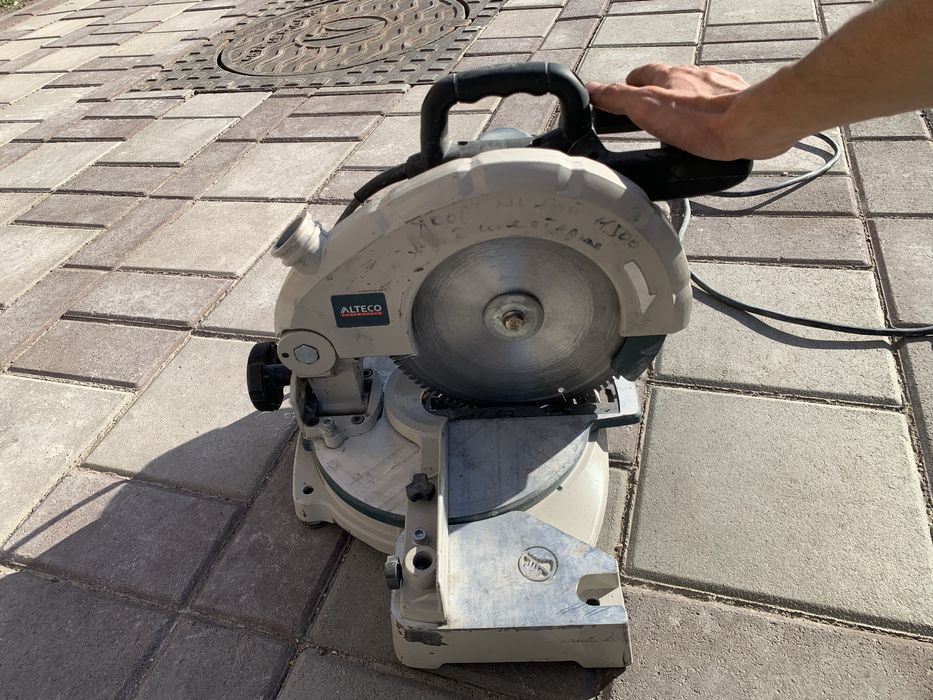 Торцовка Alteco 220B