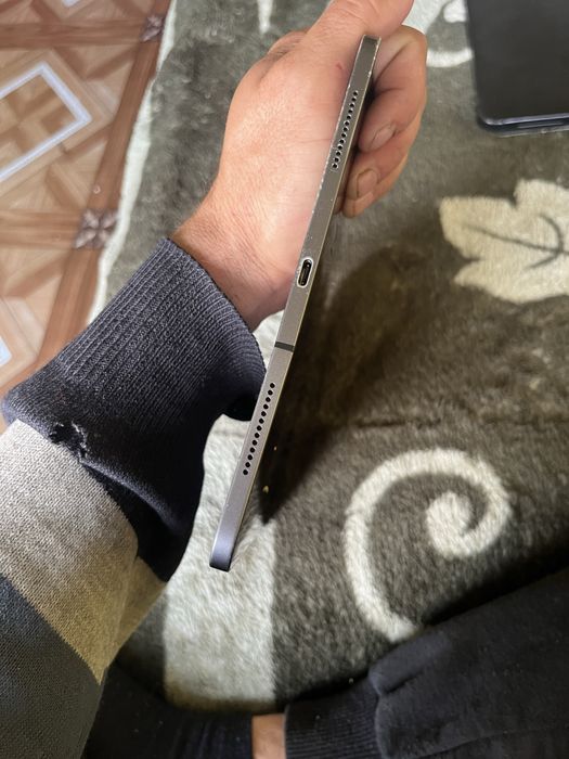 Vând sau schimbiPad Pro generația a2a 2020 schimb cu drujbe STIHL sau LA SCHIMB trotinetă electrică sau schimb pe o drujbă sau se vinde pe bani