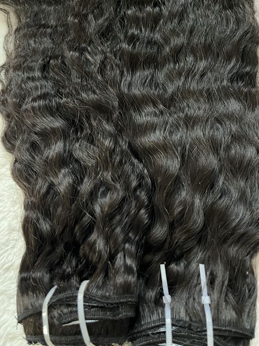 Детствена черна чуплива коса на щипки