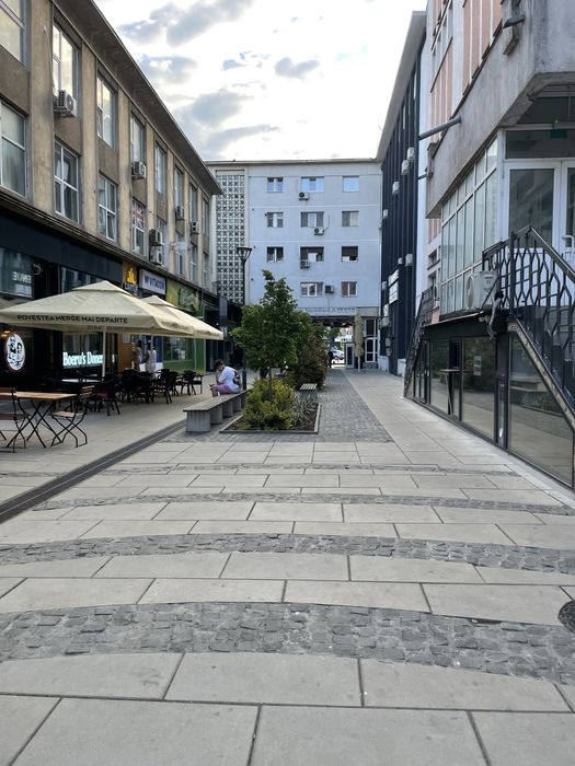 De Închiriat spatiu comercial centru Bacau pasajul revolutie ,renovat complet !