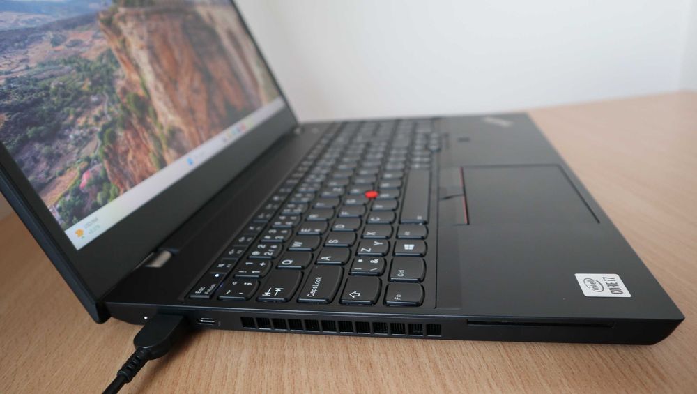 Lenovo ThinkPad T15p NVIDIA GTX 1050 4K/ i7 10750H / 512GB NVMe / 32GB