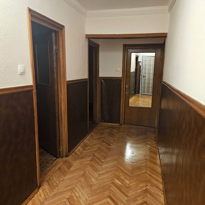 Inchiriez apartament 2 camere nemobilat