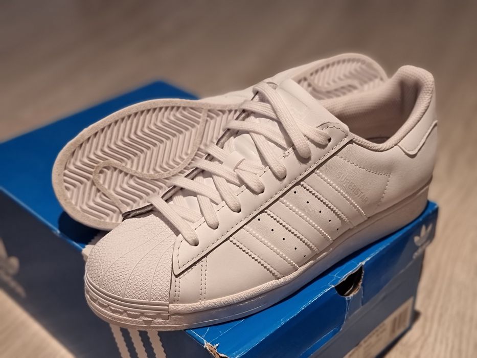 Vand Adidasi SUPERSTAR ca noi.Pret 240 ron