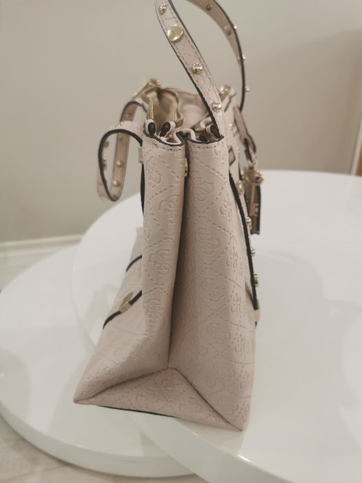 Чанта Guess от Италия