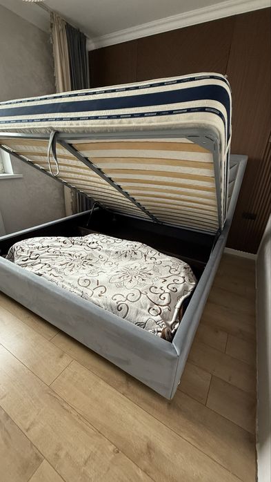 Продам 2х спальную кровать