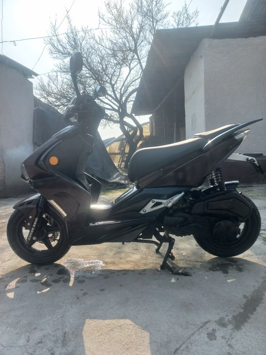 Benzinli Skuter sotiladi