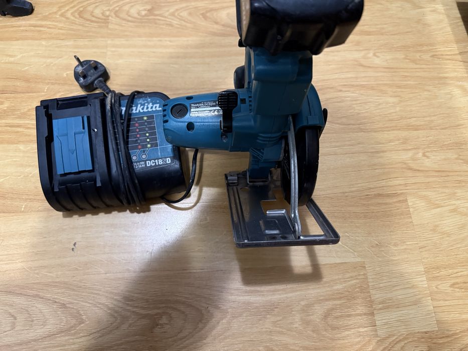Циркуляр за метал Makita DCS550