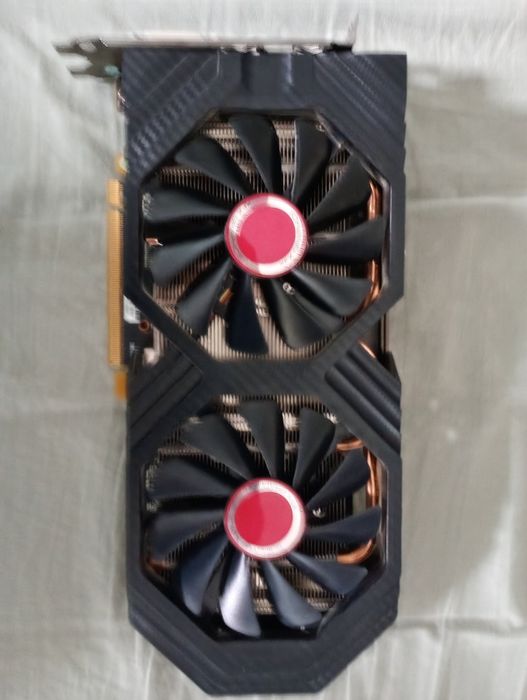 Vând placa video Xfx Rx580 8 GB ddr5