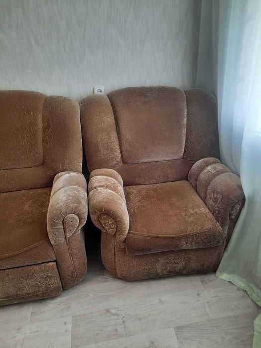 Продам мягкий уголок, диван и два кресла