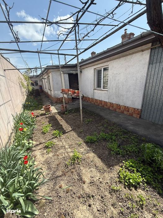De vânzare casa Chercea