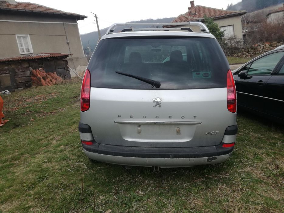 На части Пежо 807