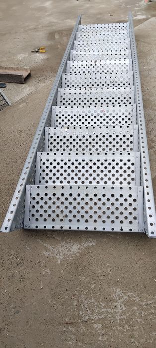 Scări metalice zincate
