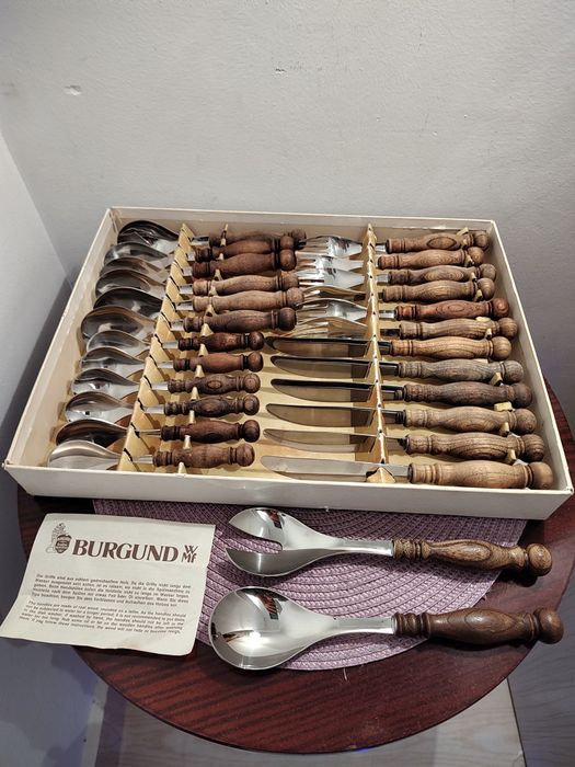 Superb set de tacâmuri WMF Burgund