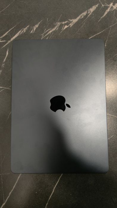 Macbook air 13 m4 16/256 a3240