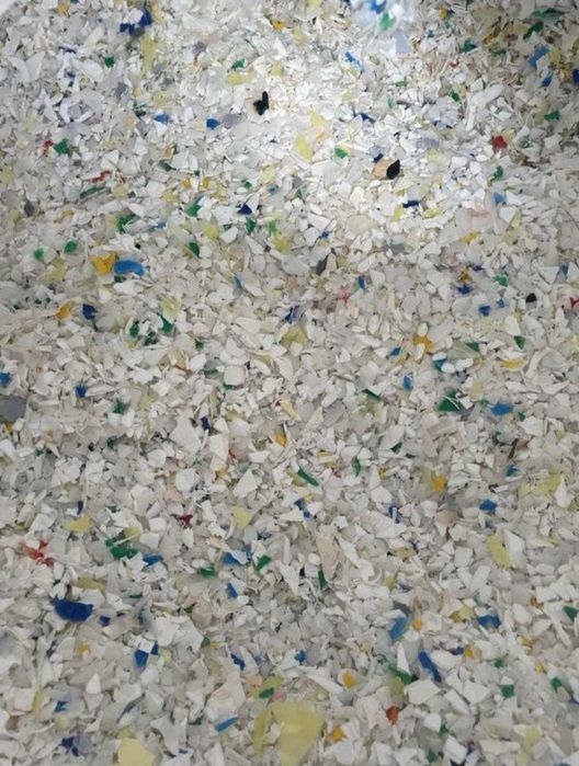 Вторичное сырье дробленый ПНД.