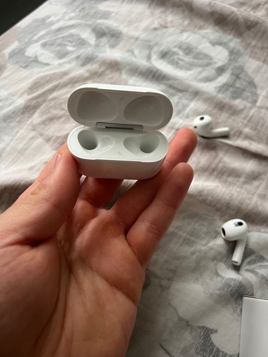 Apple Airpods 3rd generation with MagSafe Charging case