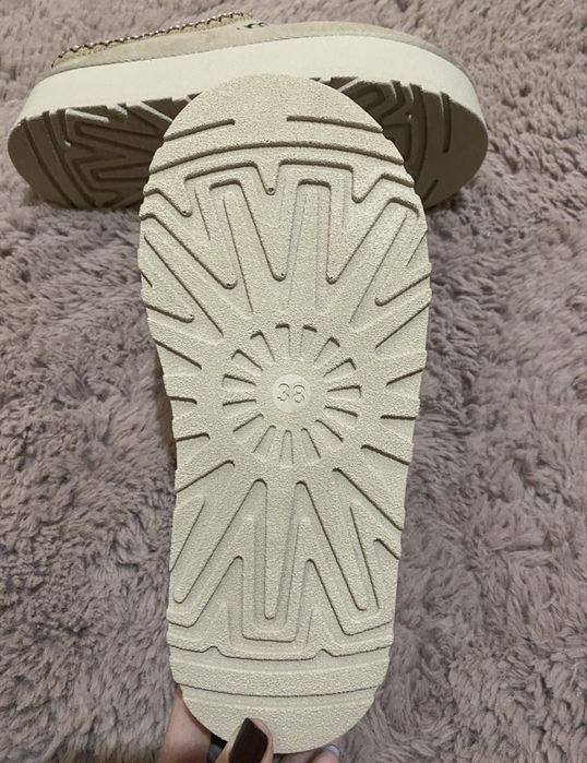 Vand UGG-uri tazz noi