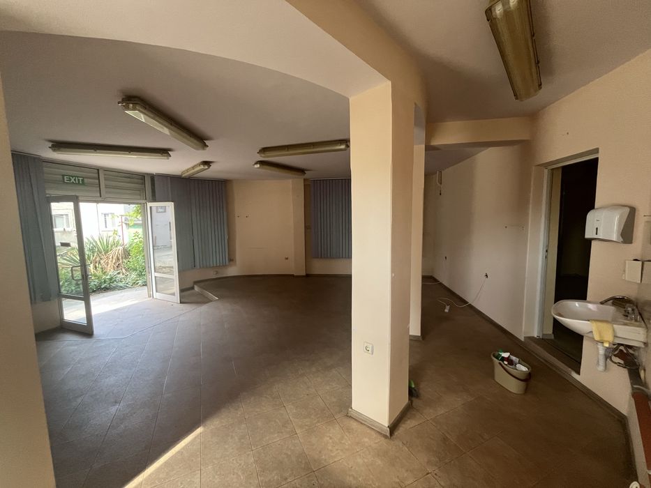 Дава се под наем Магазин в Ямбол, Аврен - 77 кв.м за 400 € - Снимка #10