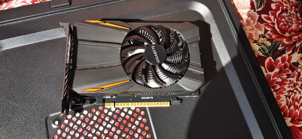 Gigabyte 1050 GTX - 2GB