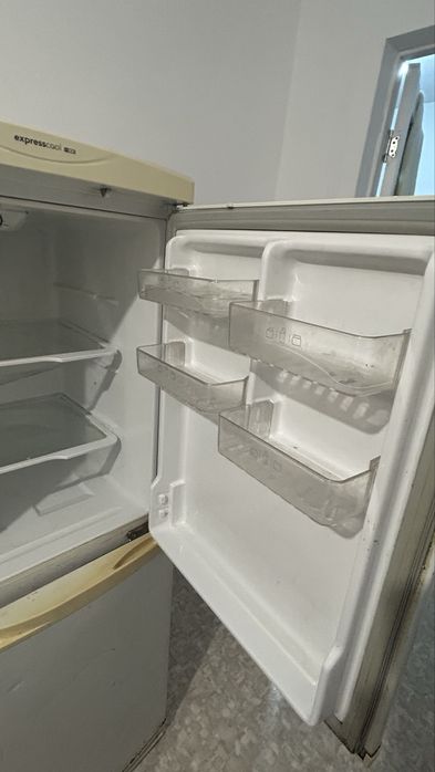 Продам холодильник с морозилькой