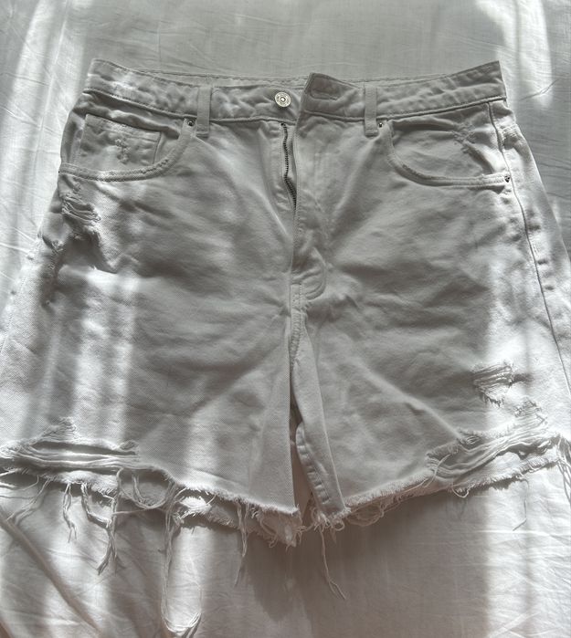 Pantaloni scurti albi ZARA