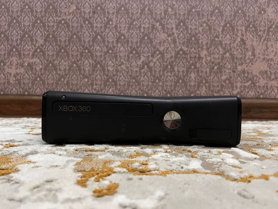 Продам Xbox 360s в не плохом Состояние