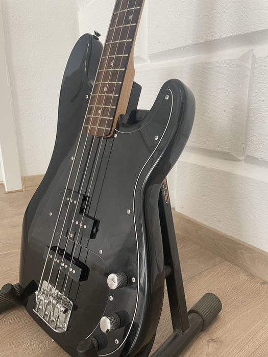Chitara bass Squier Affinity PJ