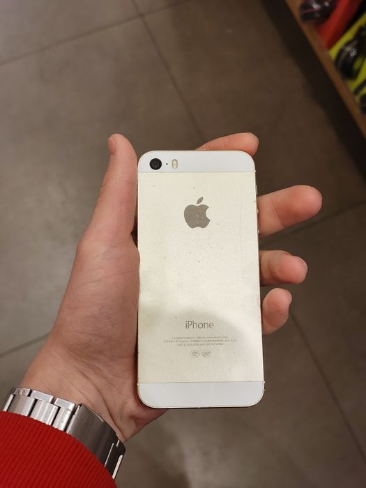 Iphone 5s почти новый