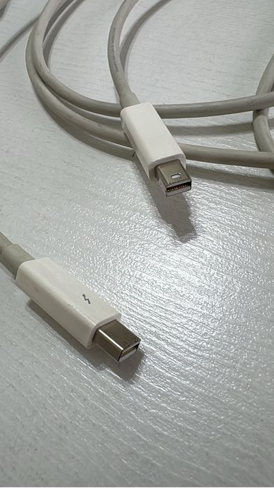 Продам оригинальный кабель Apple Thunderbolt 2